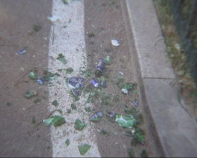 两把菜刀从天而降 警方已介入